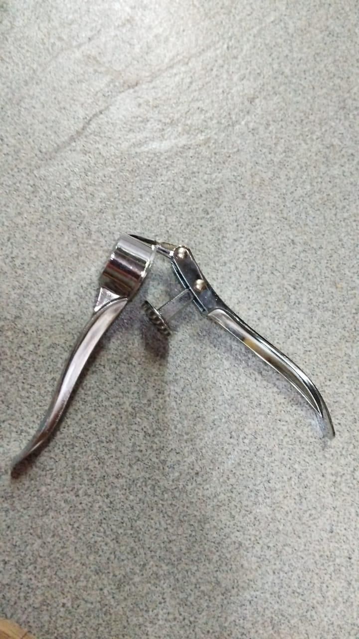 Manual Aluminum Garlic Crusher & Ginger Mincer – Easy Handheld Kitchen Tool