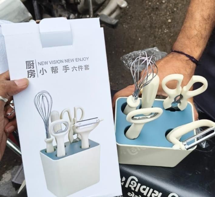 Stainless Steel Kitchen Gadget Set with Non-Slip Handles & Decorative Stand – 5-Piece Essential Utensils Set